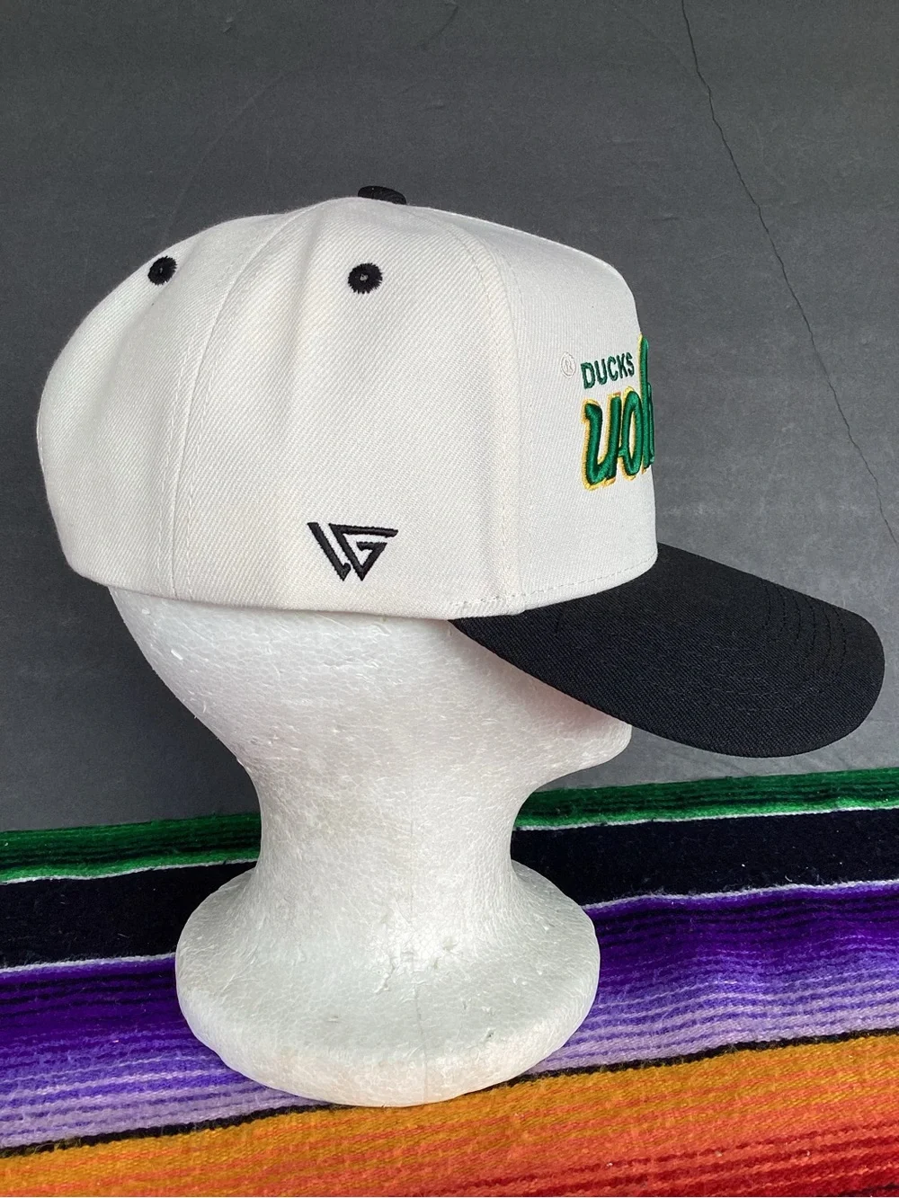 Woodngrail Oregon Ducks Upside Down Script Hat NWT
